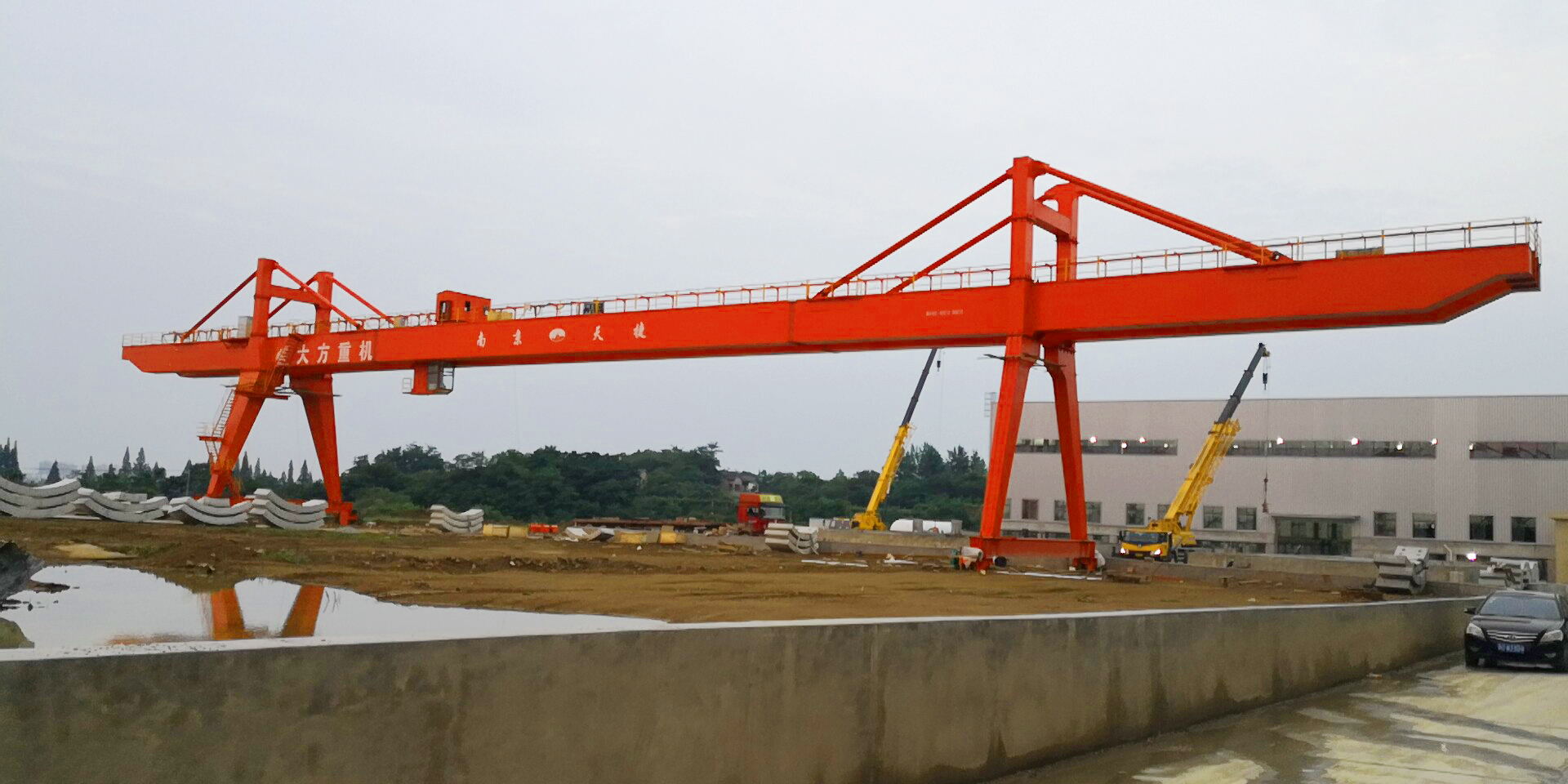 驚爆、總長(zhǎng)100米龍門吊安裝完成！